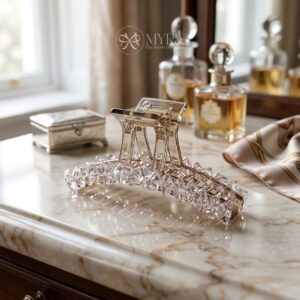 Kẹp càng cua 15cm đính hạt đá đa diện tím khói trên bàn trang điểm