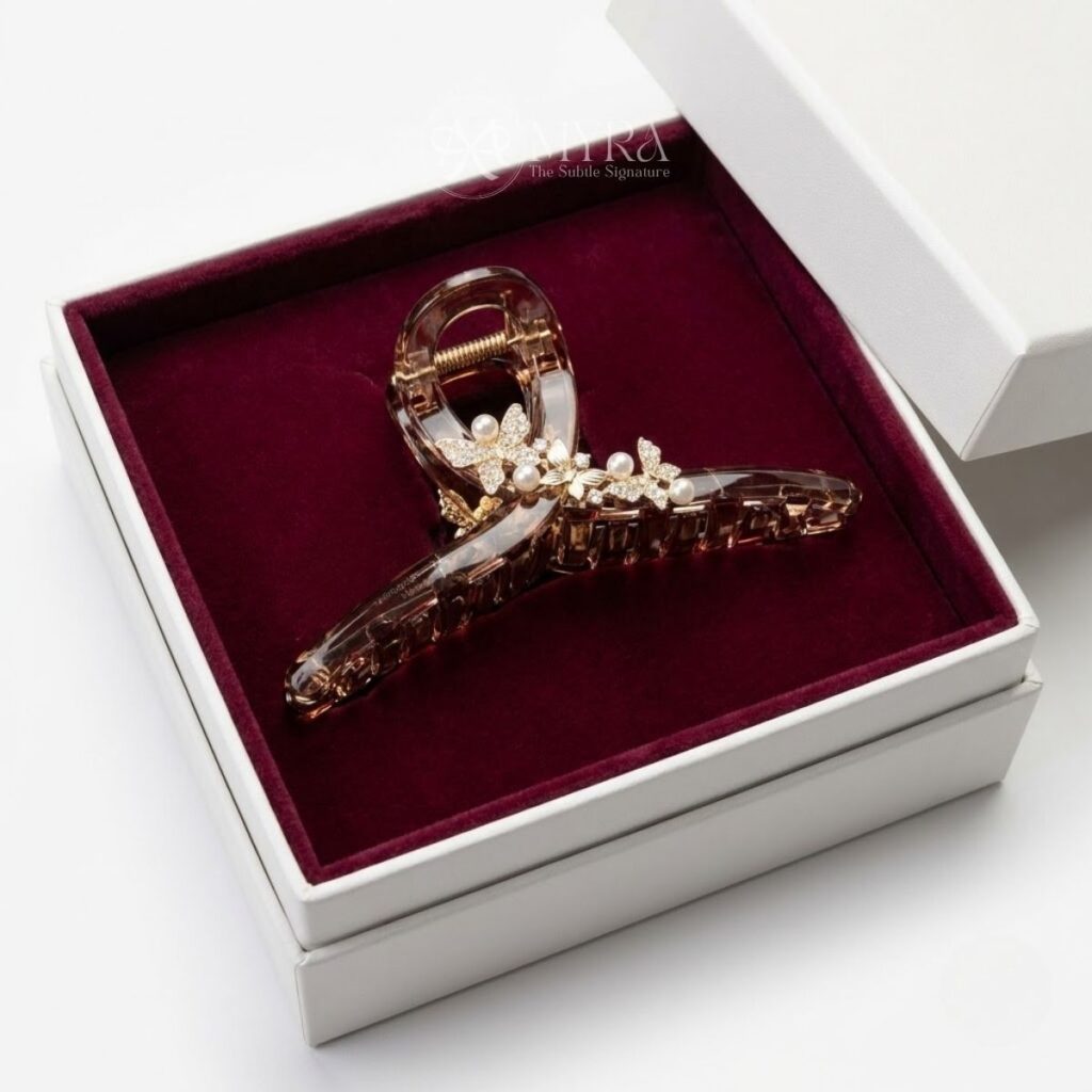 Kẹp tóc bướm ngọc trai Butterfly Pearl trong hộp quà nhung đỏ